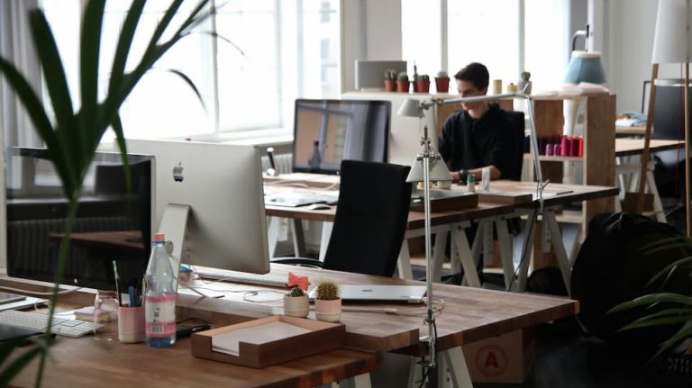 Cómo las pequeñas empresas pueden competir en Internet sin grandes inversiones